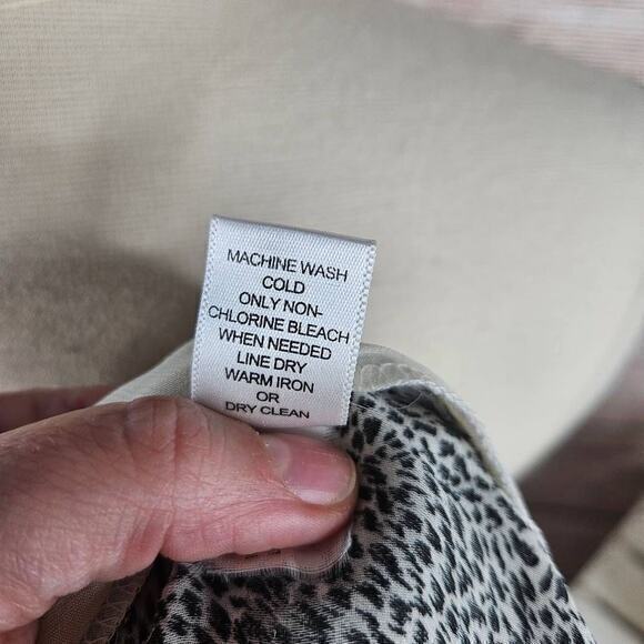 Banana Republic Sleeveless Ruffle Detail Animal Print Top Size 2‎ - Picture 8 of 8